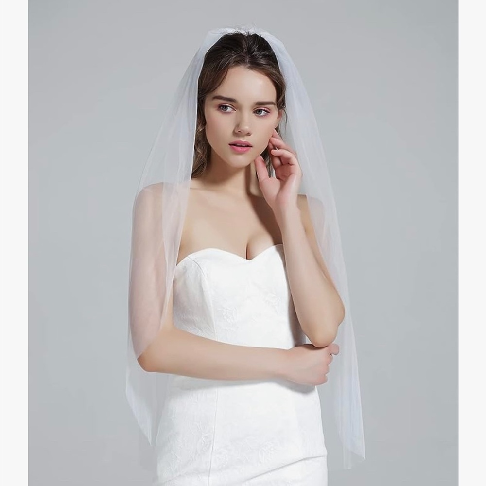 Never worn, Ivory, knee length, 50” bridal veil